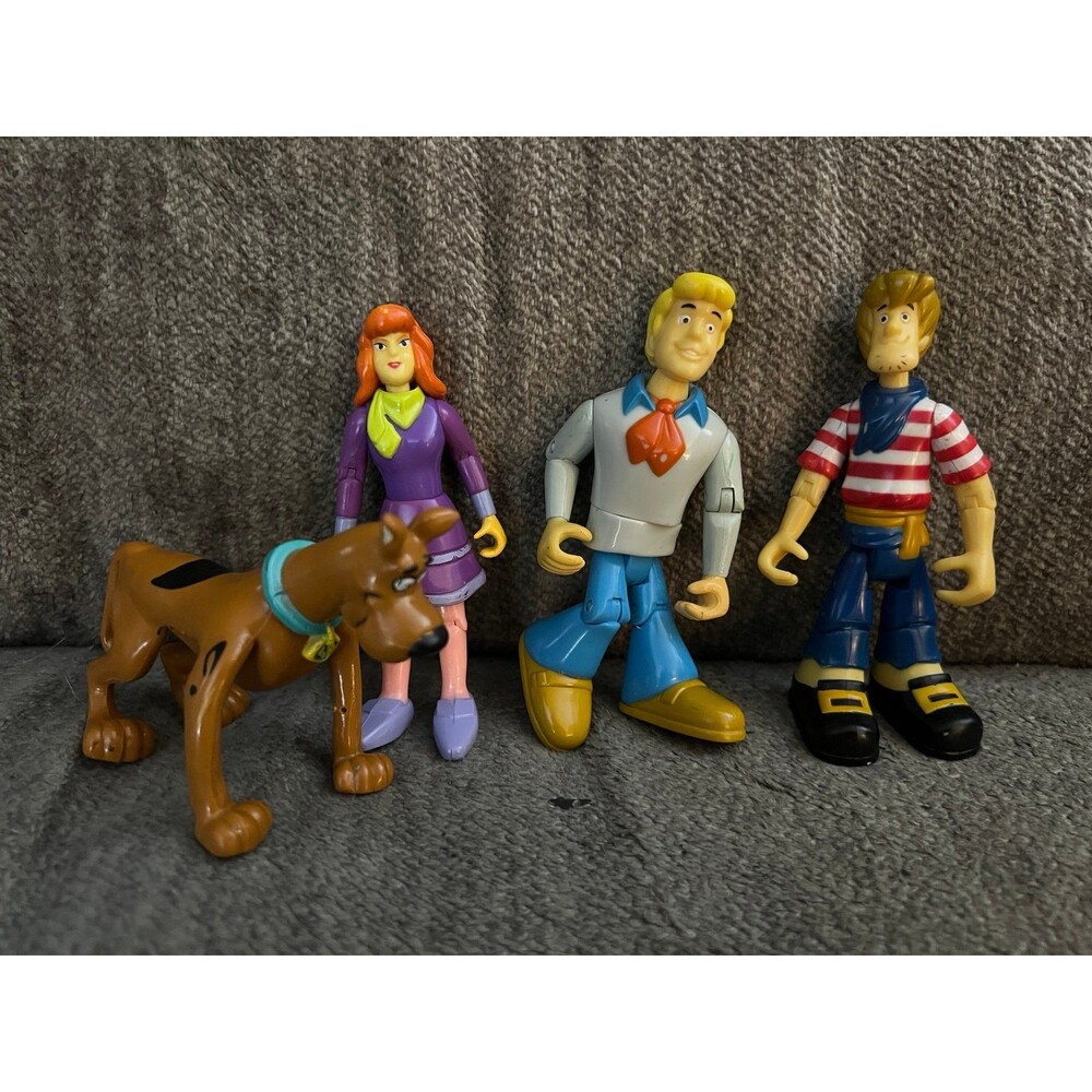 Vintage 2007 Thinkway Toys Scooby-Doo Figure Lot-Fred, Daphne, Scooby, & Pirate